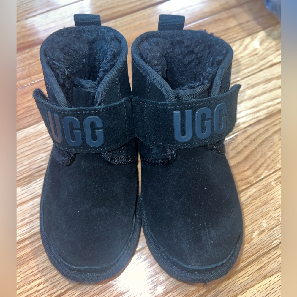 Black Ugg Neumel graphic boots size 10T